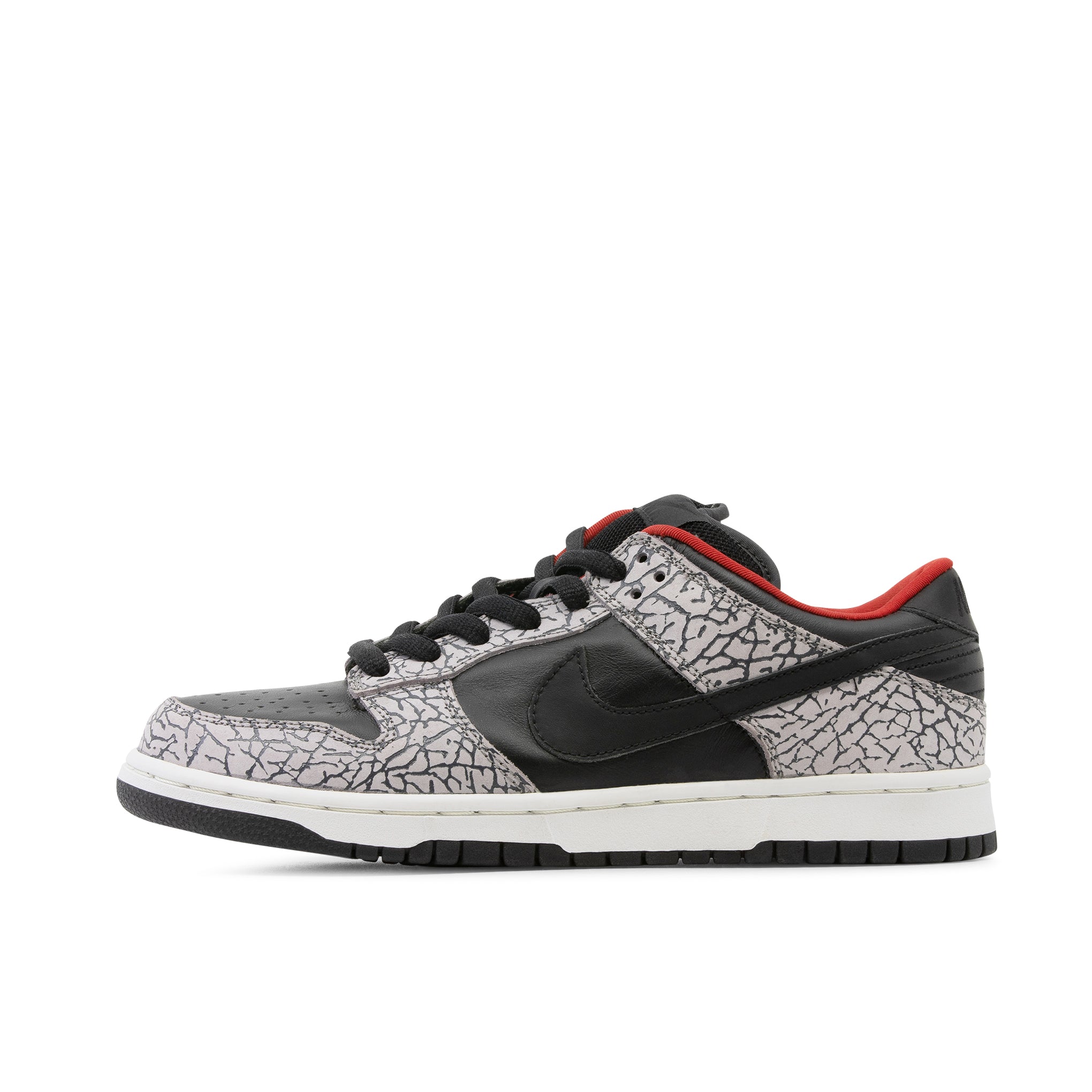 NIKE SB DUNK LOW SUPREME BLACK CEMENT