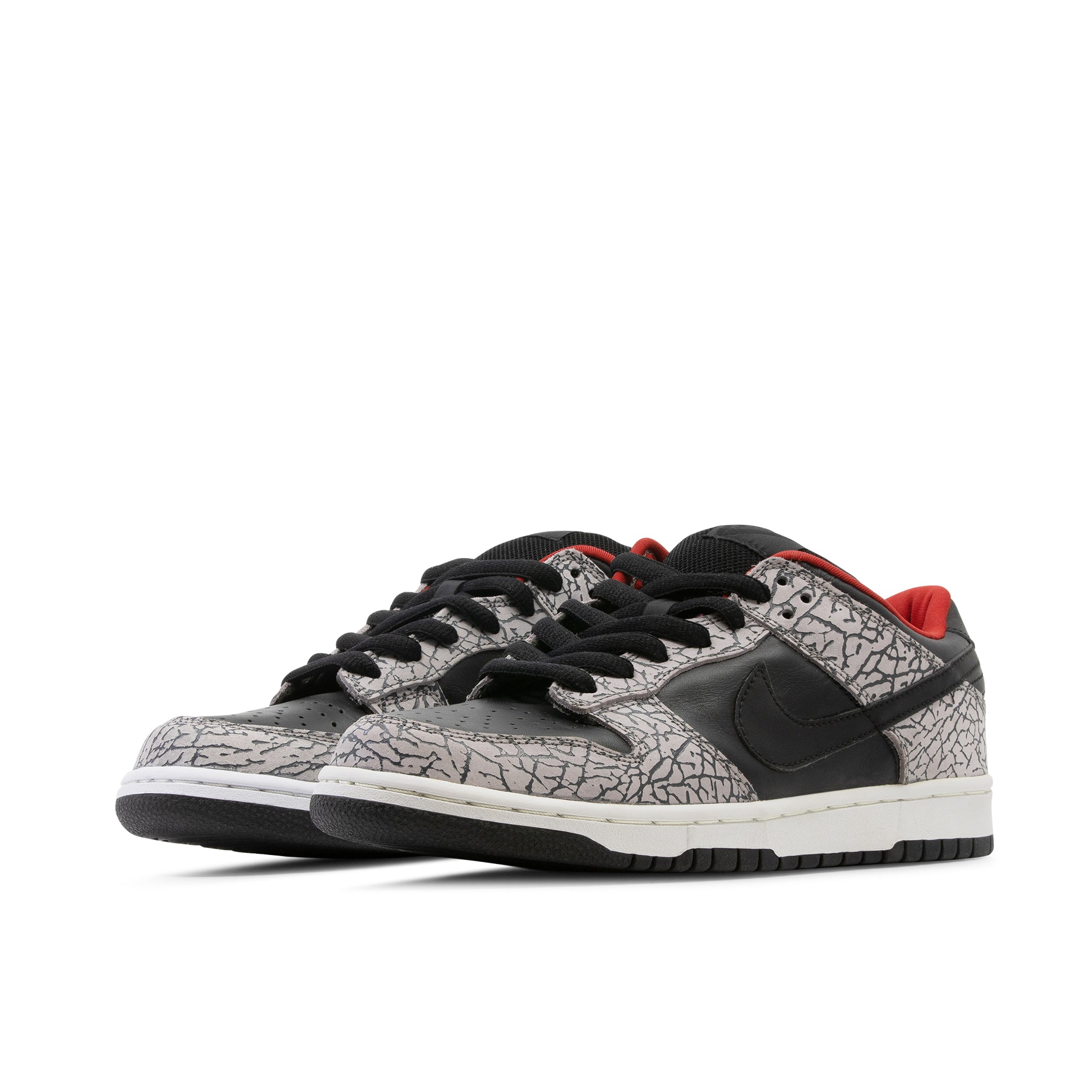 NIKE SB DUNK LOW SUPREME BLACK CEMENT