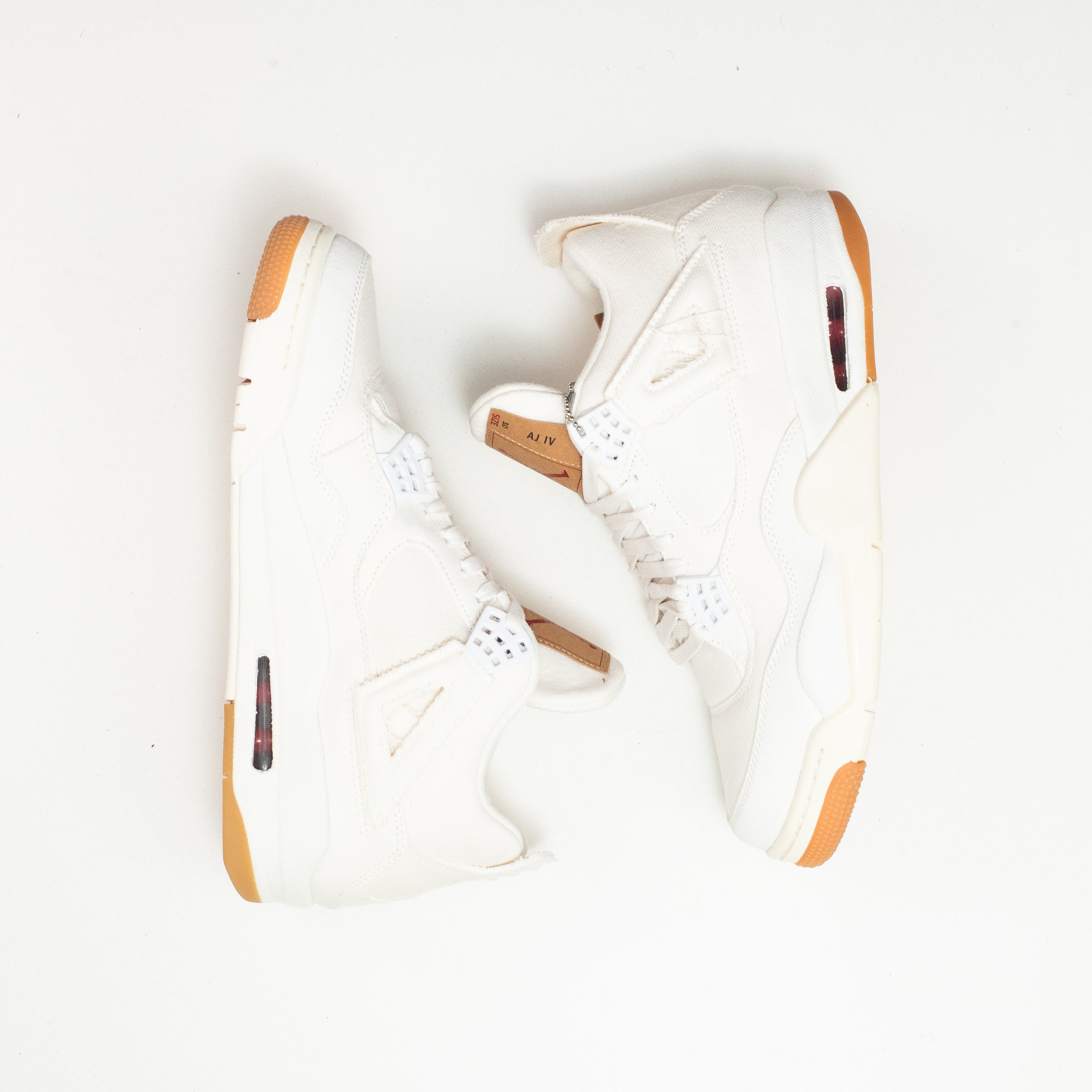 AIR JORDAN 4 LEVI'S WHITE DENIM [FLAWED - SIZE 10]