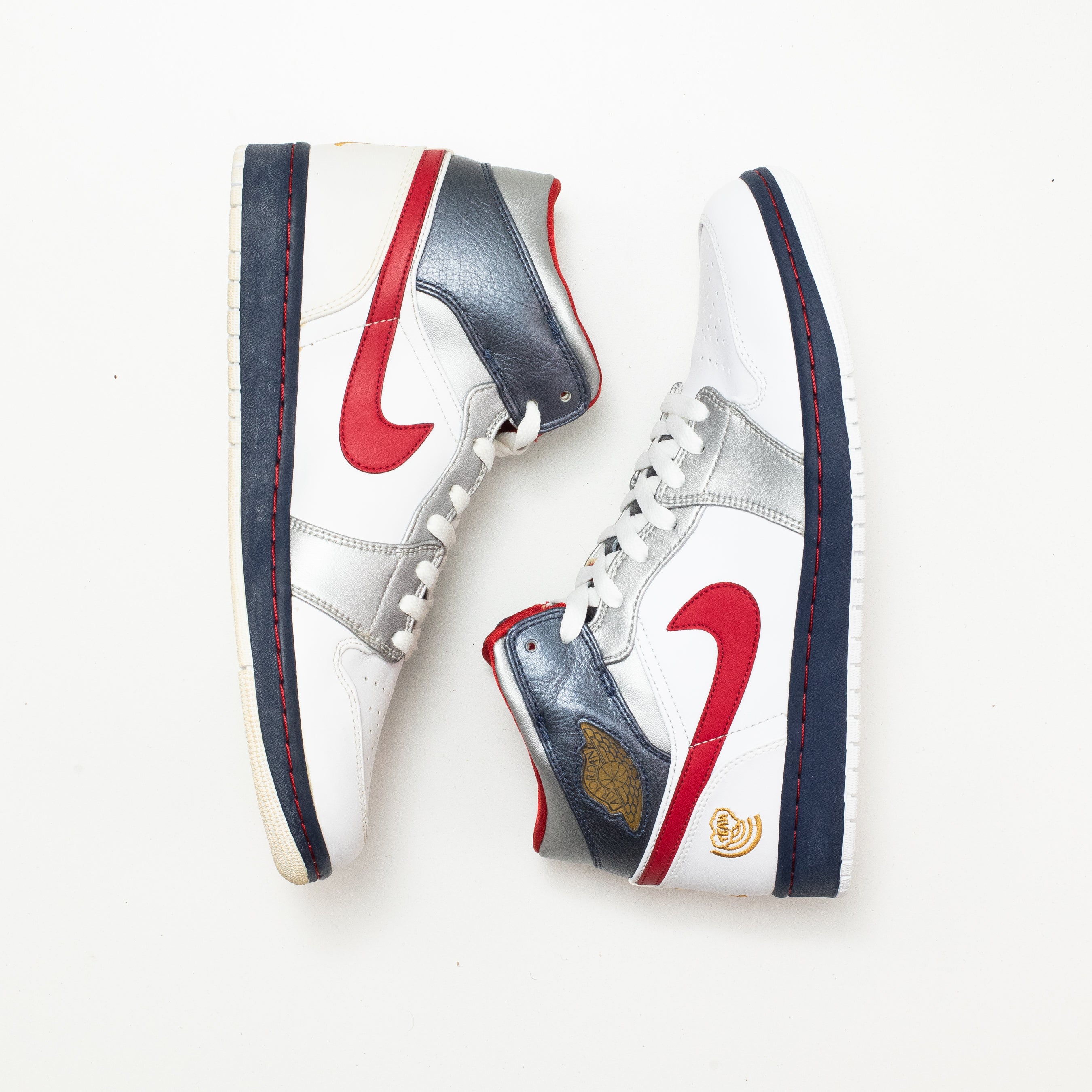 AIR JORDAN 1 HIGH OLYMPIC [FLAWED - SIZE 8.5]