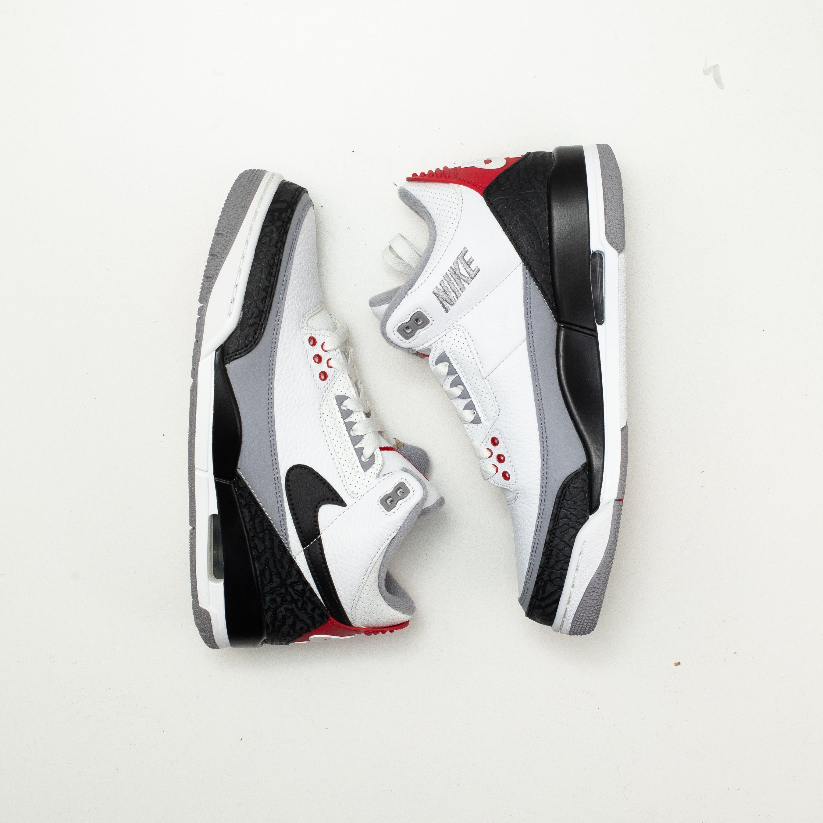 AIR JORDAN 3 TINKER [FLAWED - SIZE 8.5]