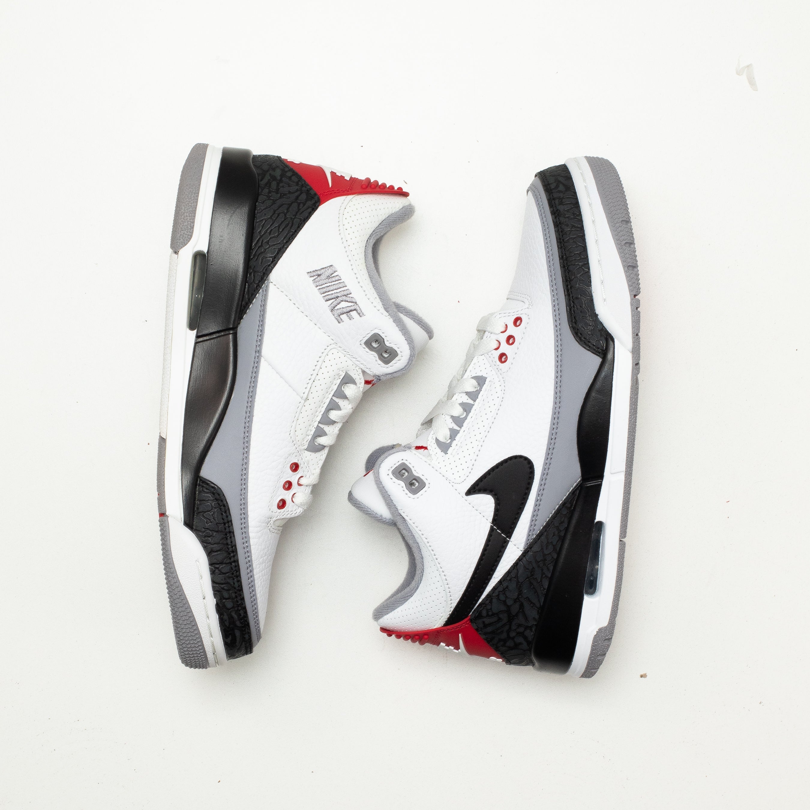 AIR JORDAN 3 TINKER [FLAWED - SIZE 8.5]