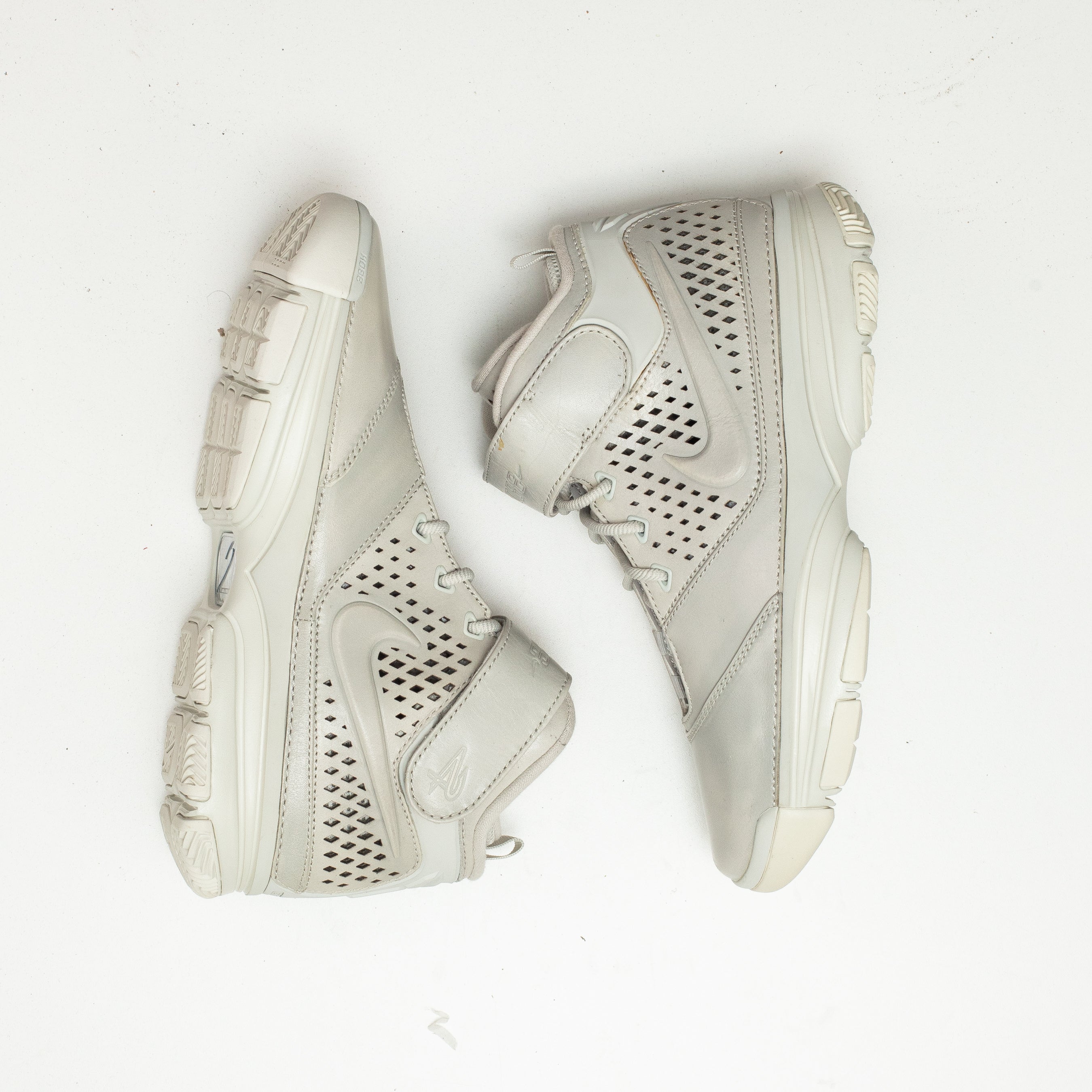 NIKE ZOOM KOBE 2 FADE TO BLACK [FLAWED - SIZE 10]