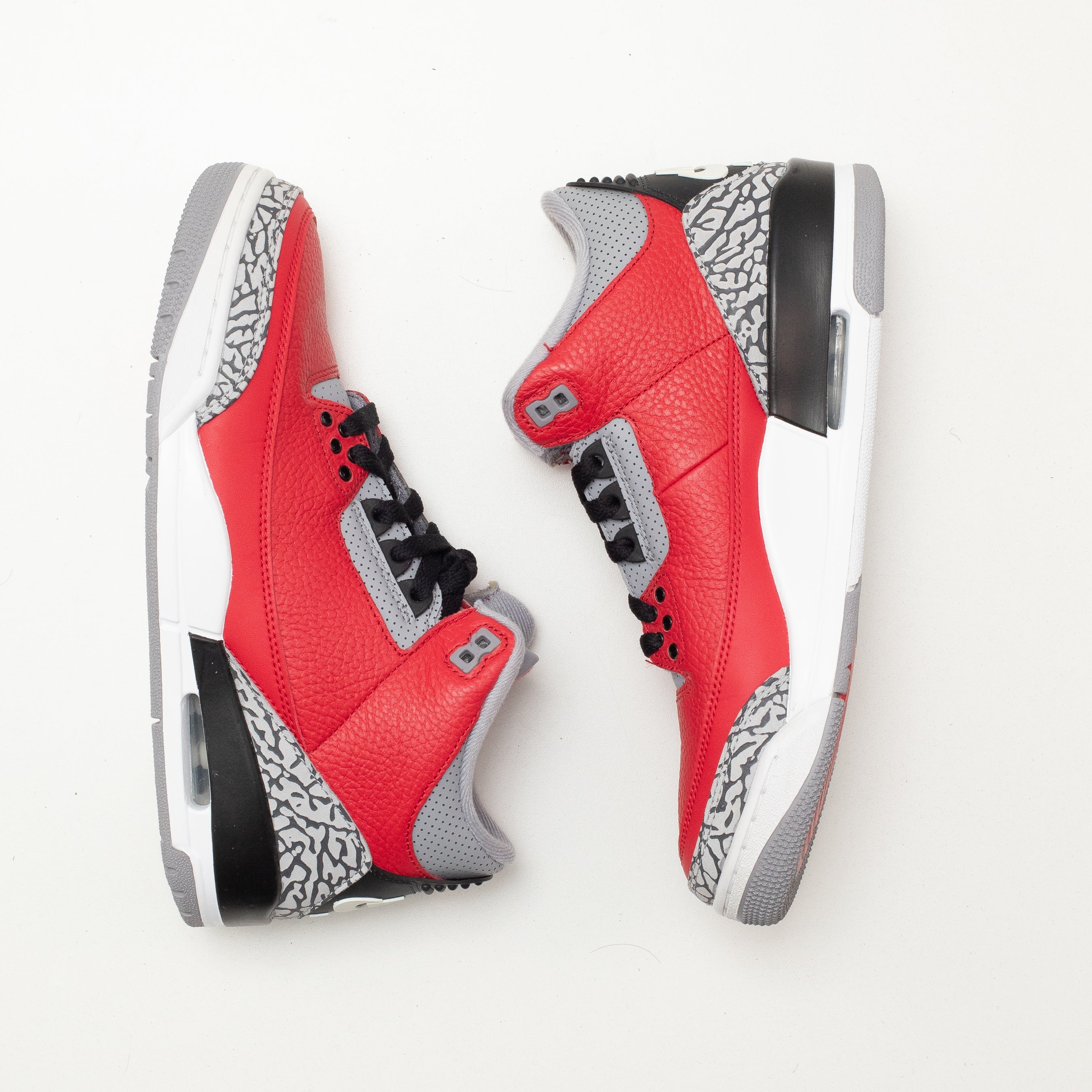 AIR JORDAN 3 UNITE [USED - SIZE 8]