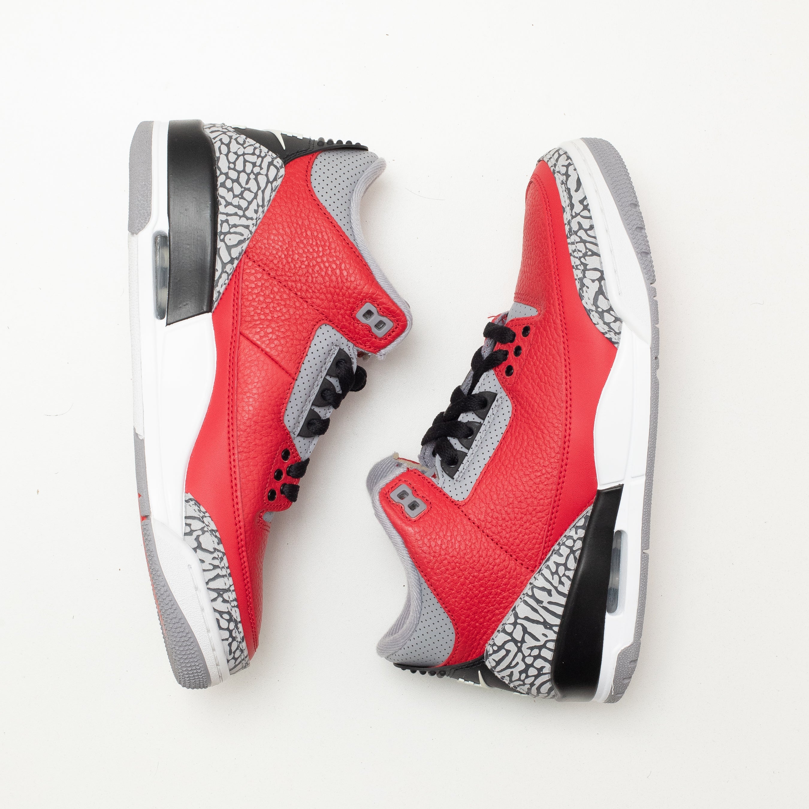 AIR JORDAN 3 UNITE [USED - SIZE 8]