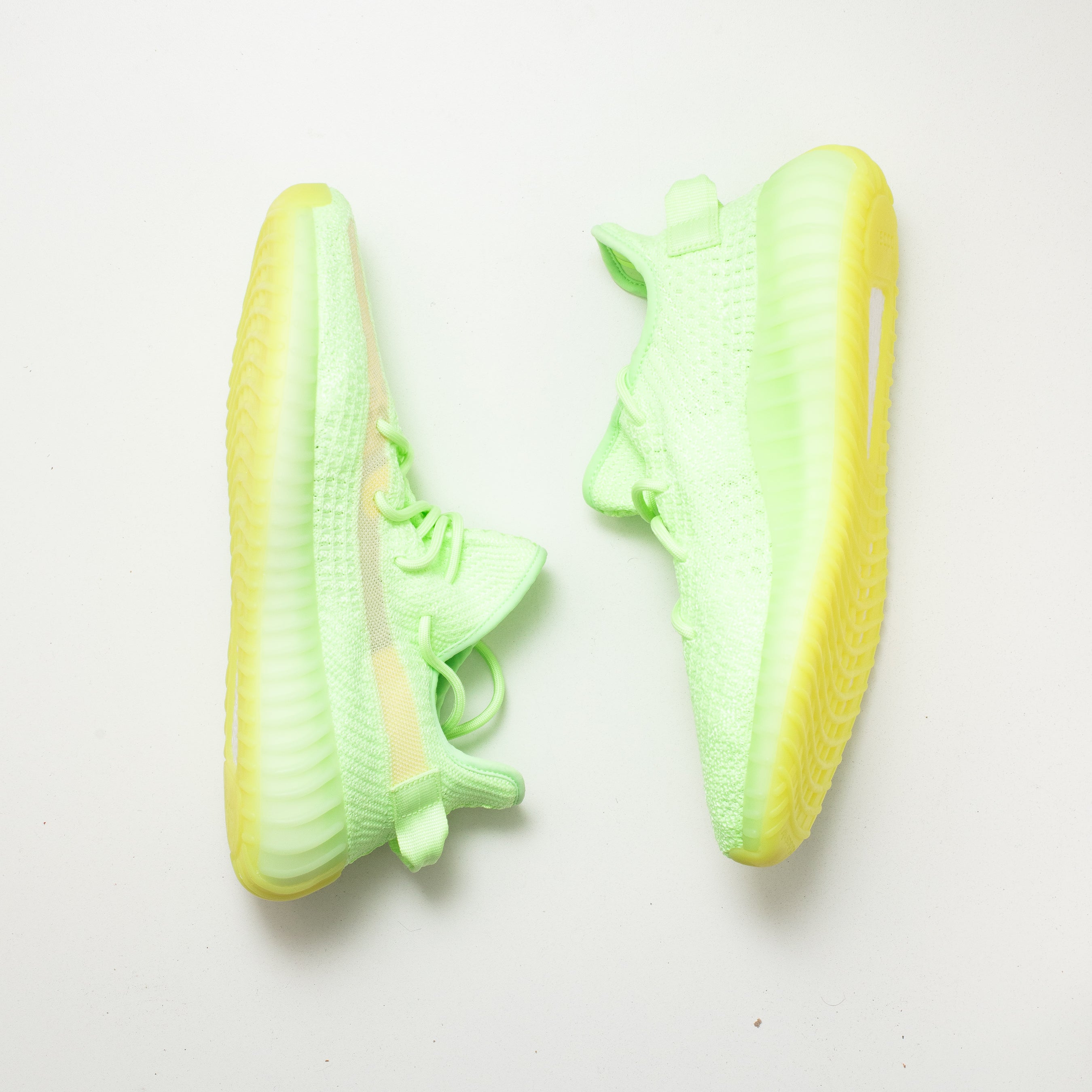 YEEZY BOOST 350 V2 GLOW IN THE DARK [FLAWED - SIZE 9.5]