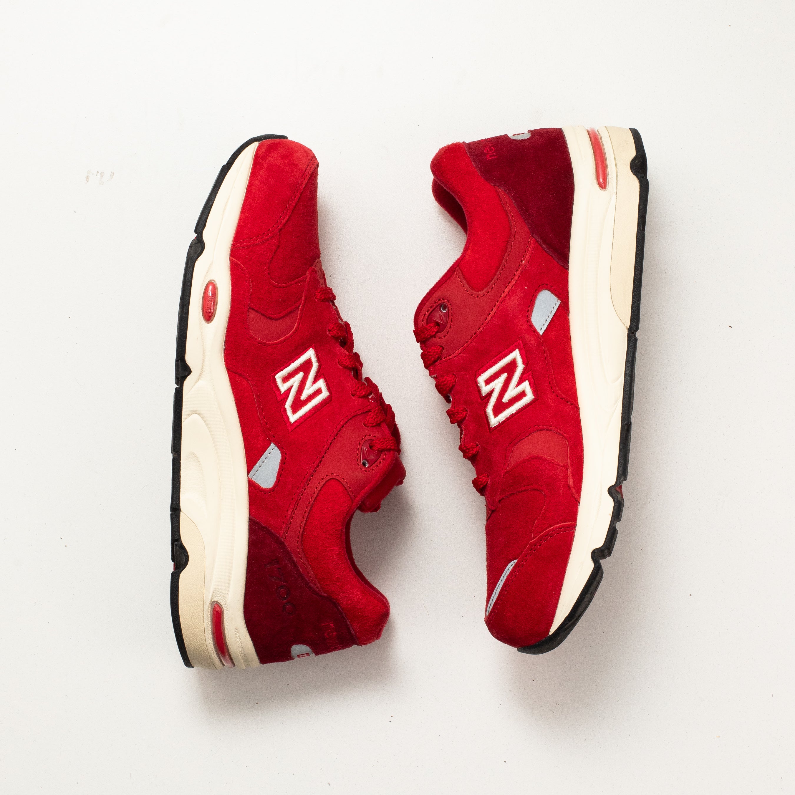 NEW BALANCE 1700 KITH TORONTO ROCOCCO RED [USED - SIZE 9]