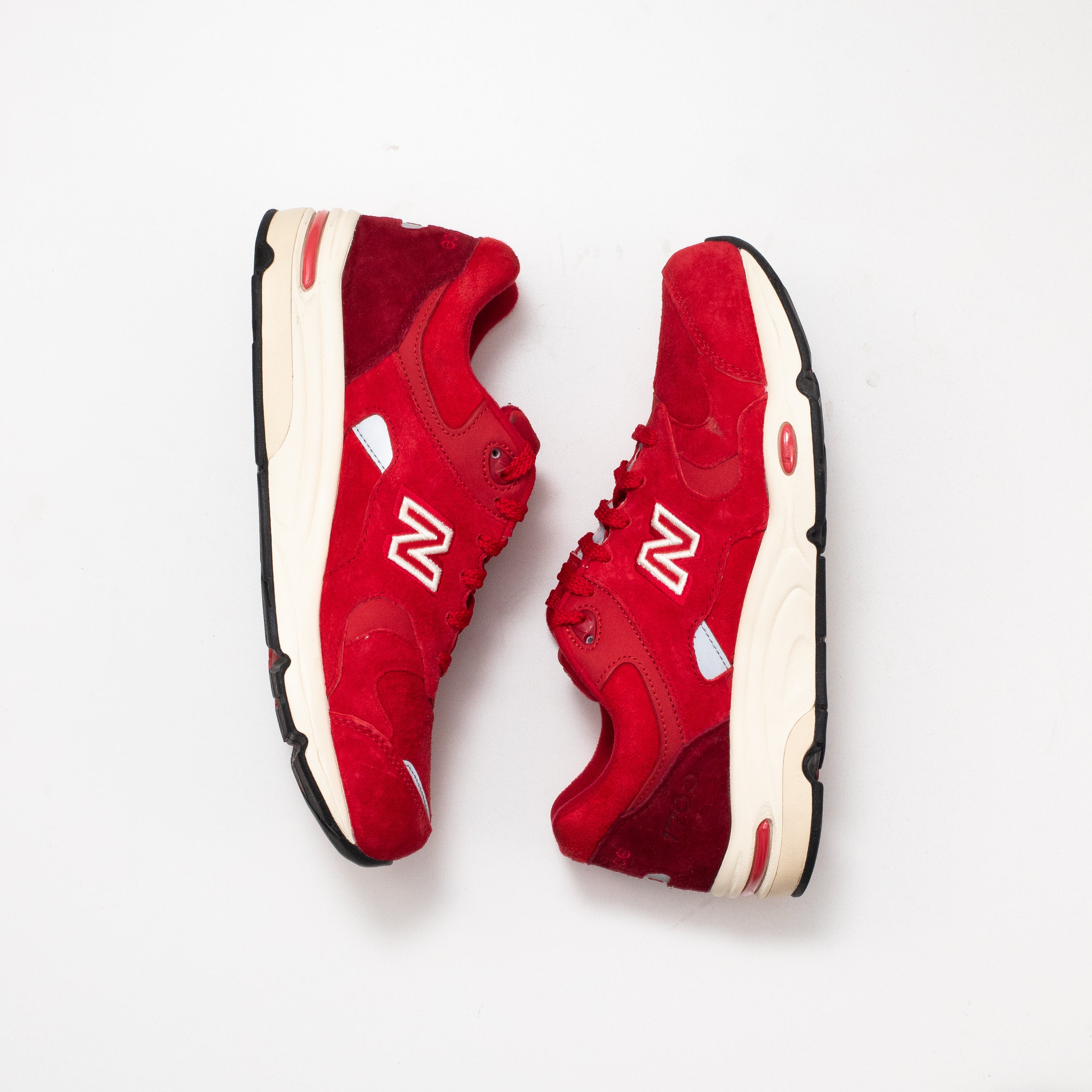 NEW BALANCE 1700 KITH TORONTO ROCOCCO RED [USED - SIZE 9]