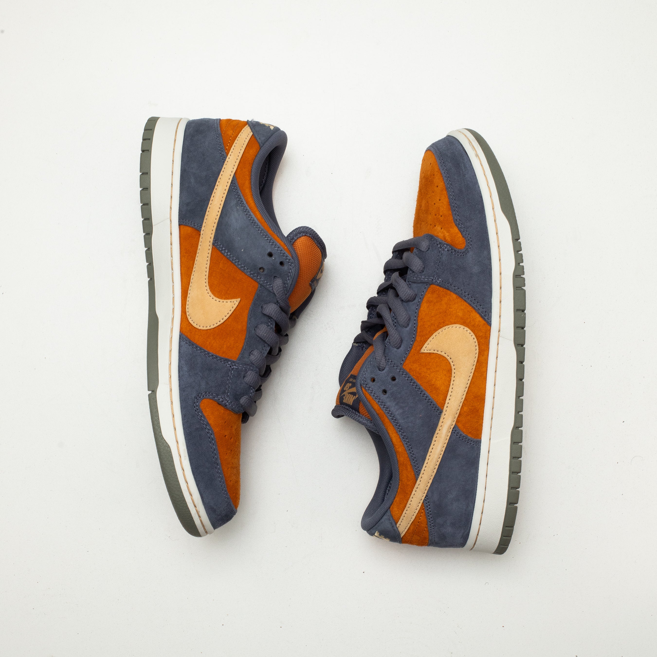 NIKE SB DUNK LOW LIGHT CARBON MONARCH [USED - SIZE 12]