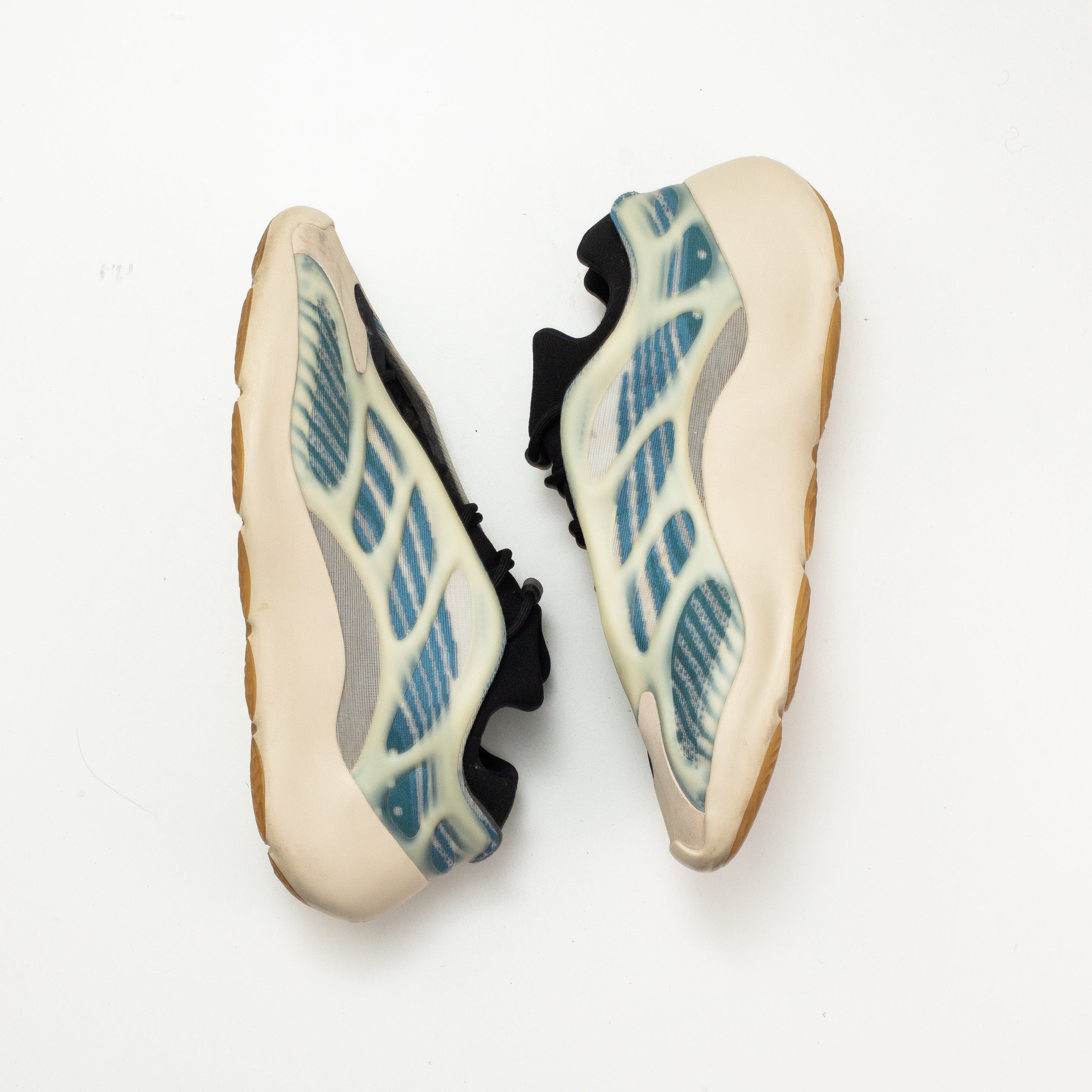 YEEZY BOOST 700 V3 KYANITE [USED - SIZE 13]