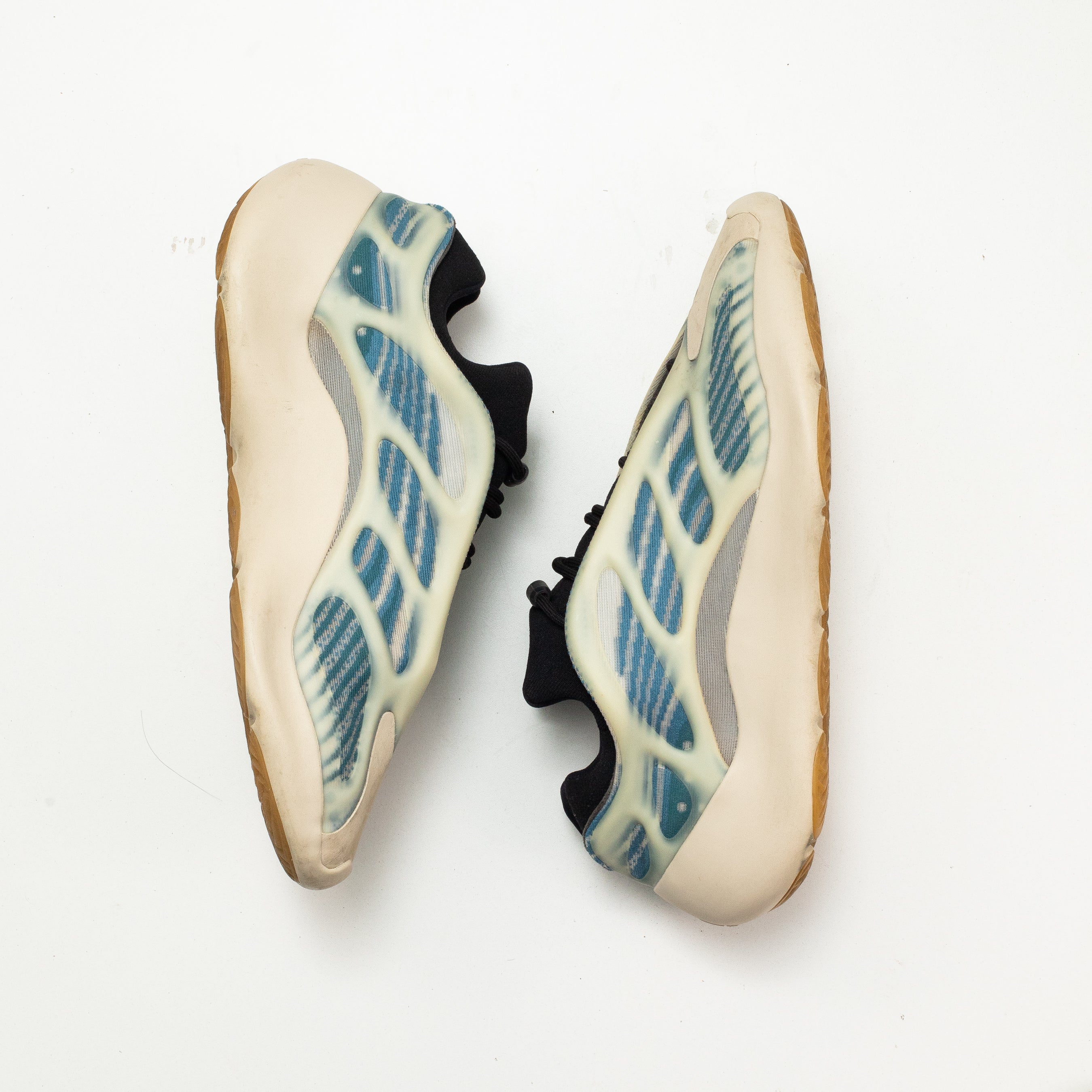 YEEZY BOOST 700 V3 KYANITE [USED - SIZE 13]