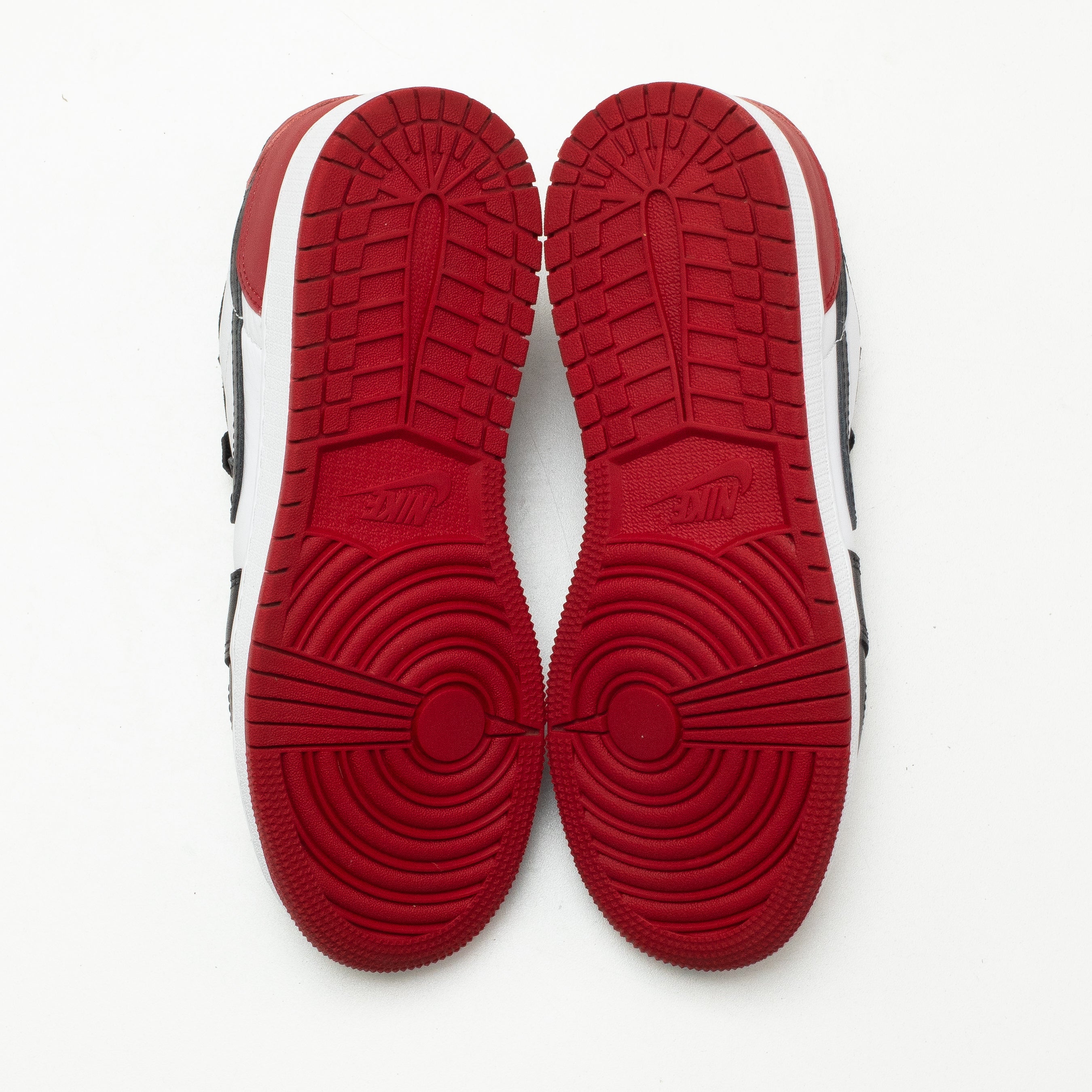 AIR JORDAN 1 LOW GS BLACK TOE [USED - SIZE 6Y]