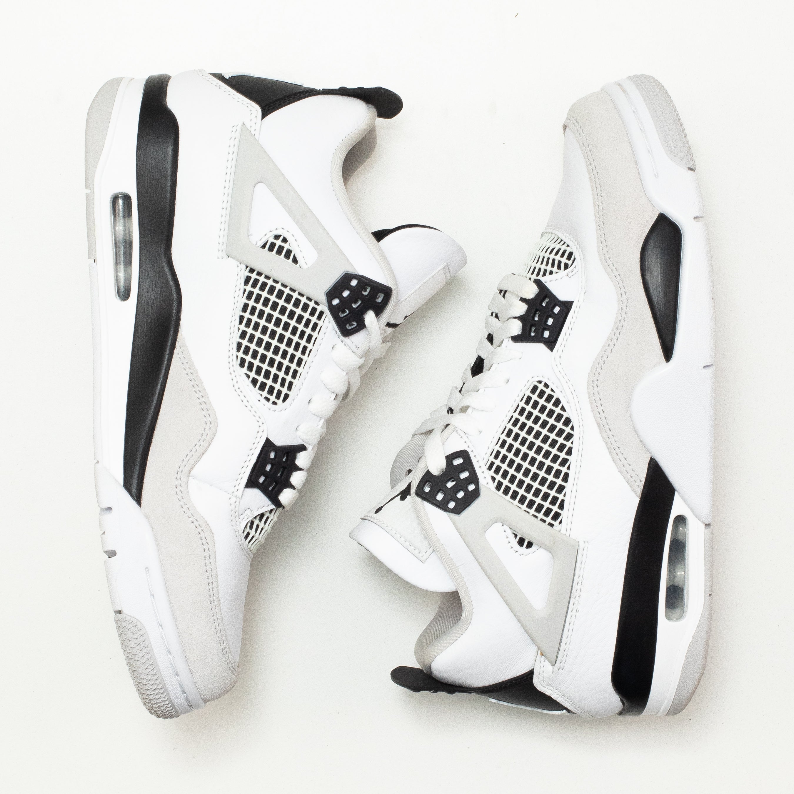 AIR JORDAN 4 MILITARY BLACK [USED - SIZE 8]