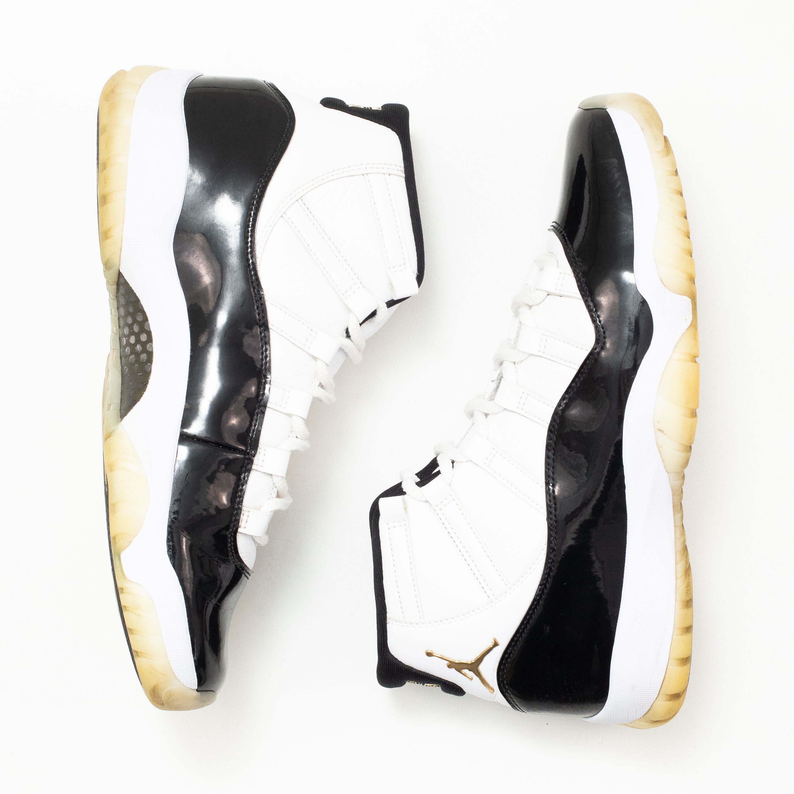AIR JORDAN 11 GRATITUDE [USED - SIZE 10.5]