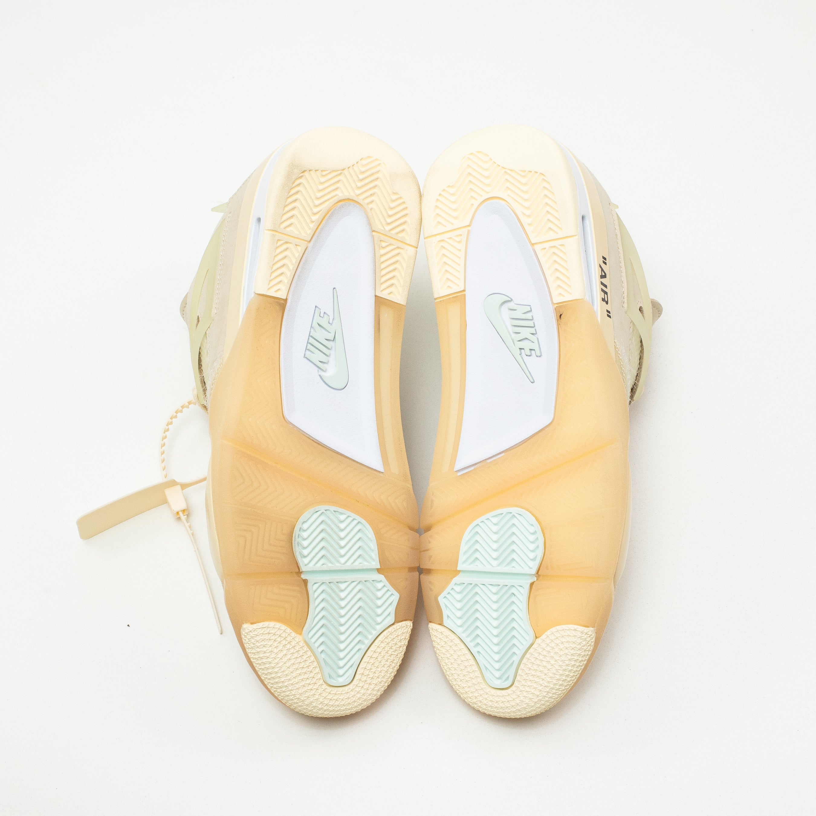 AIR JORDAN 4 WMNS OFF-WHITE SAIL [FLAWED - SIZE 11.5W]