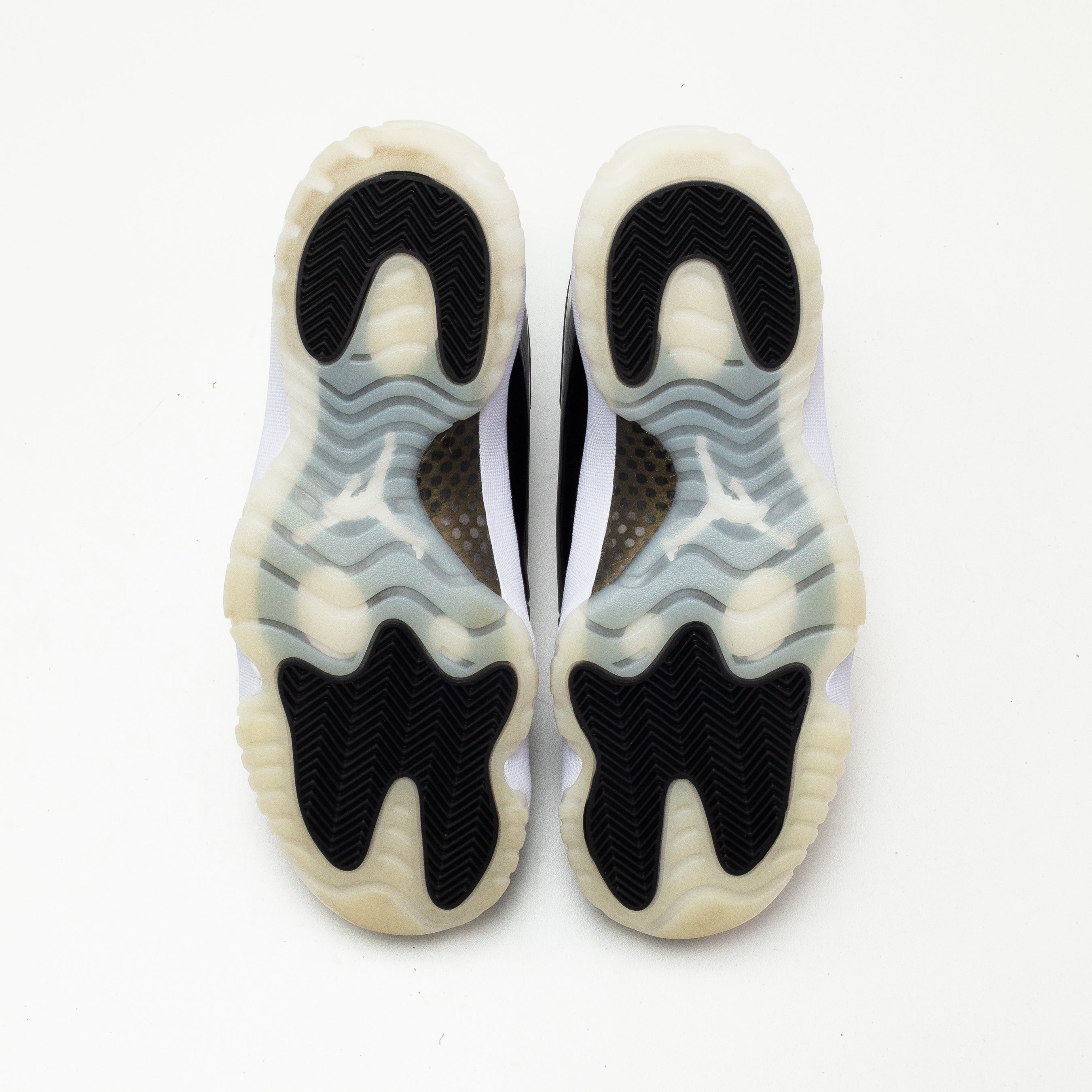 AIR JORDAN 11 GRATITUDE [USED - SIZE 9.5]