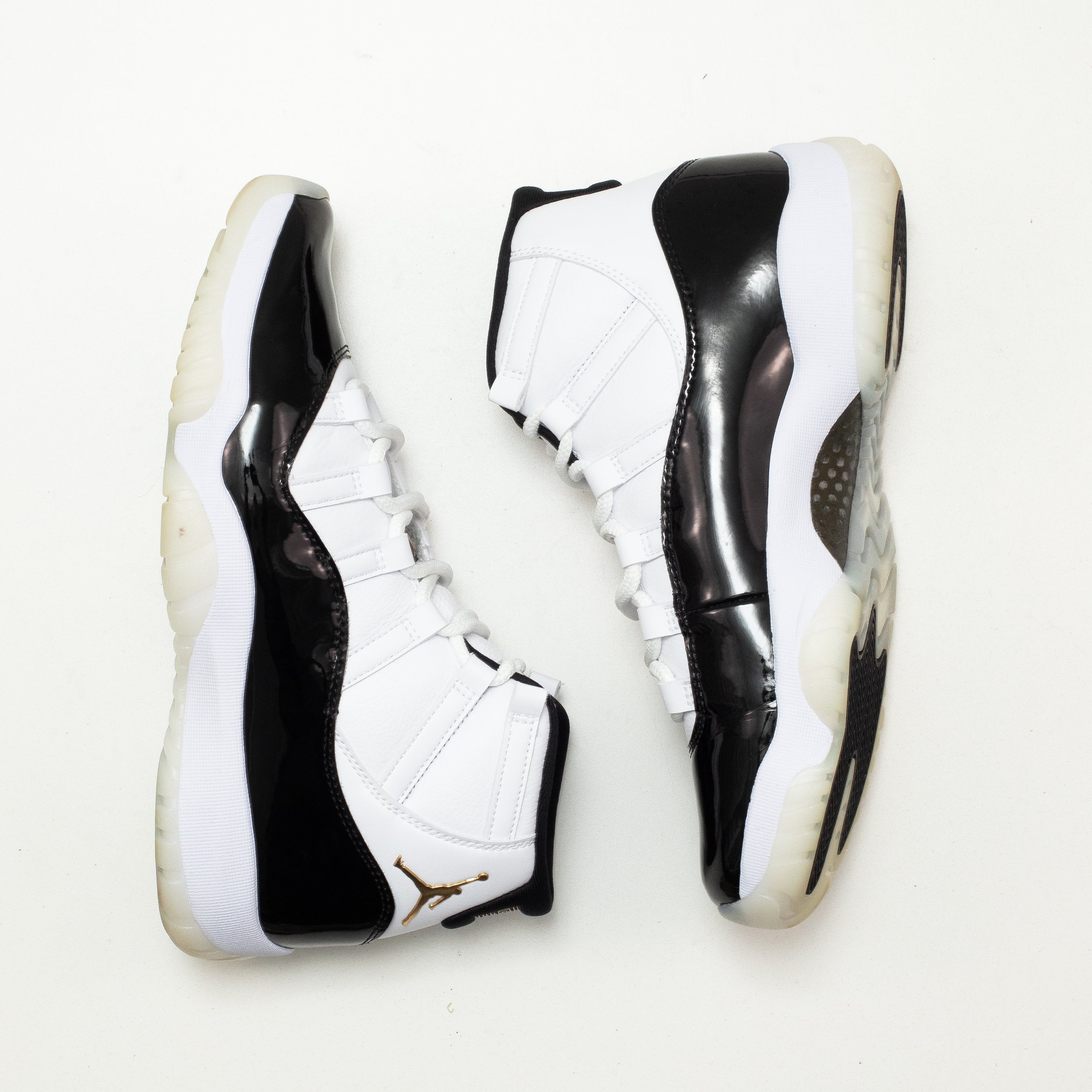 AIR JORDAN 11 GRATITUDE [USED - SIZE 9.5]