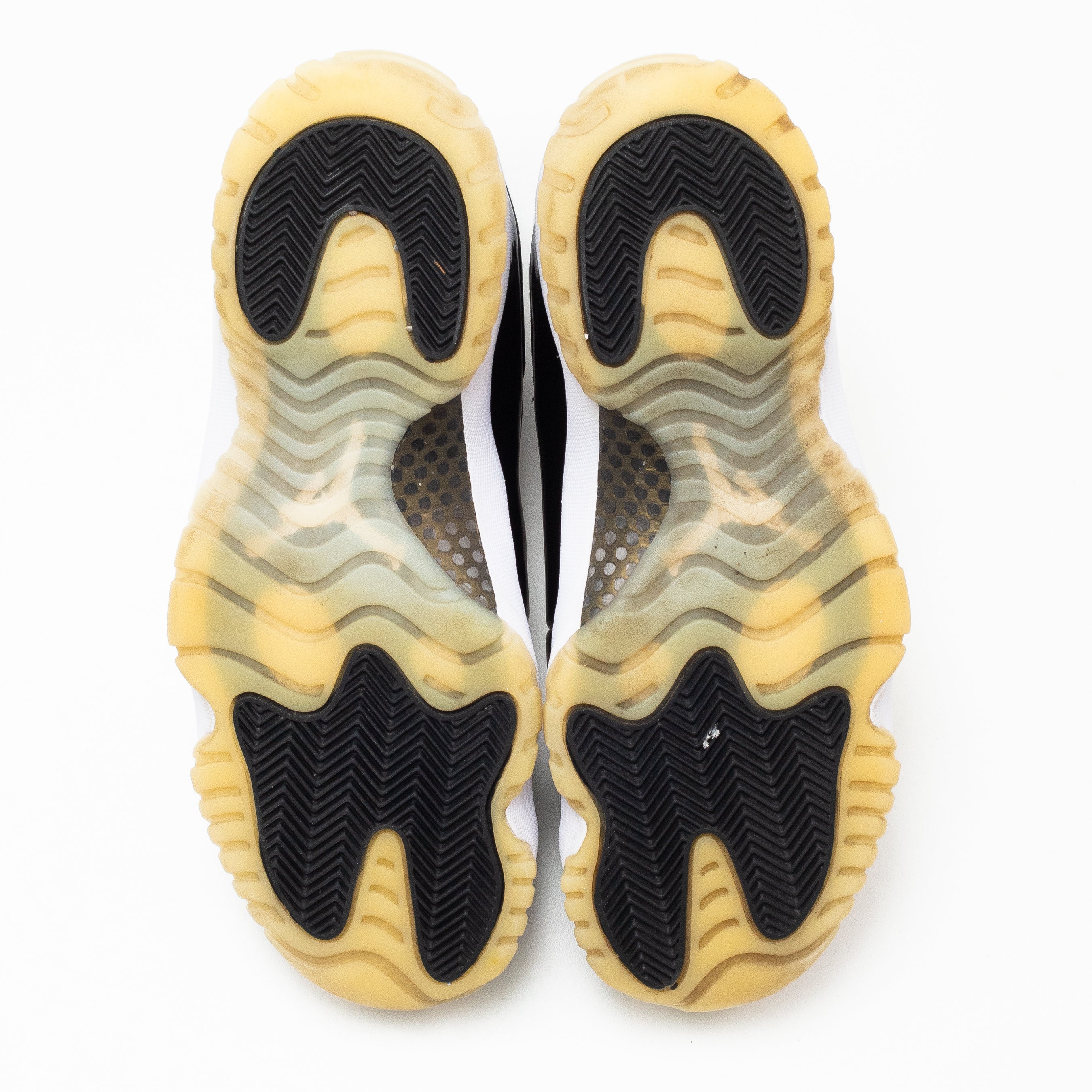 AIR JORDAN 11 GRATITUDE [USED - SIZE 10.5]