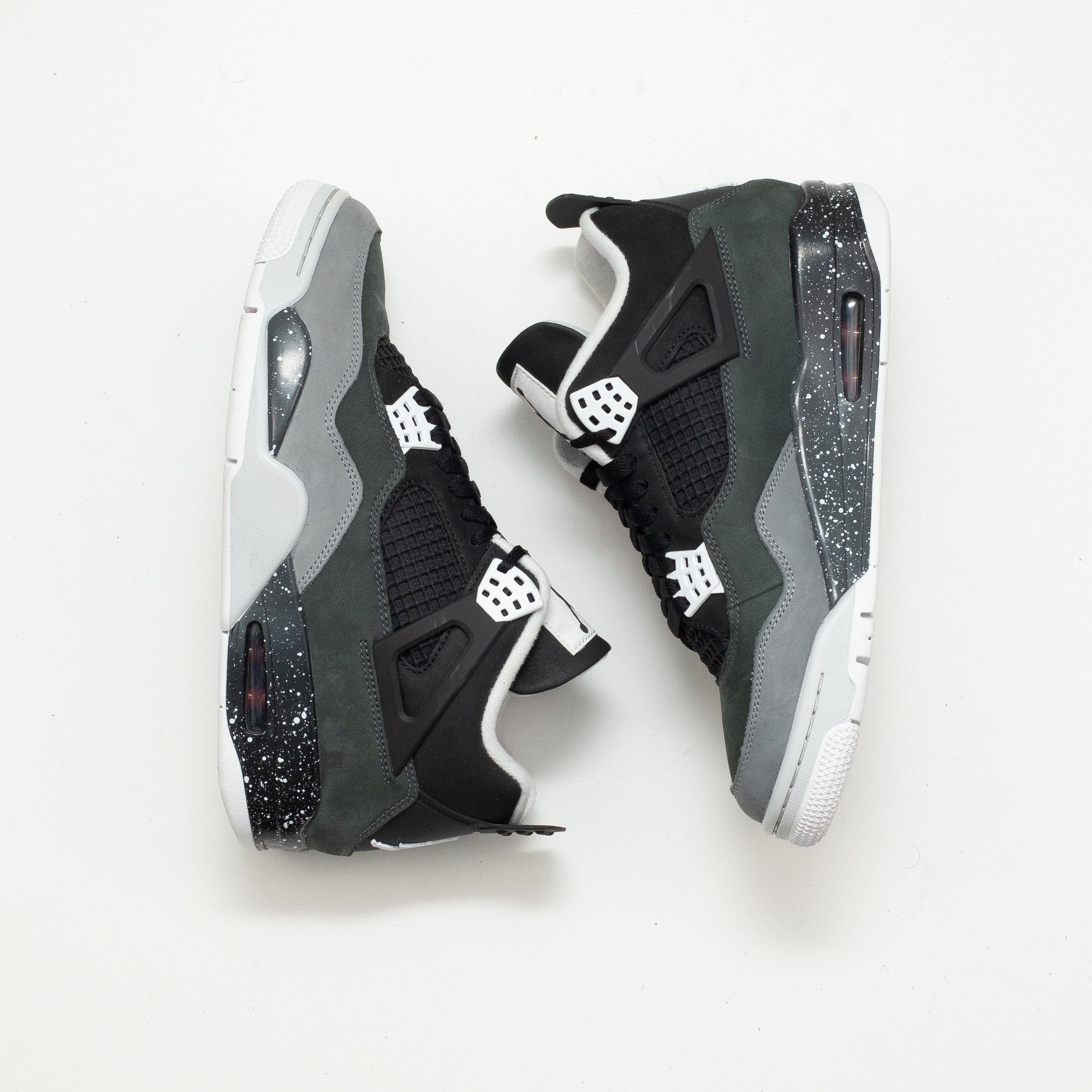 AIR JORDAN 4 FEAR [USED - SIZE 9]