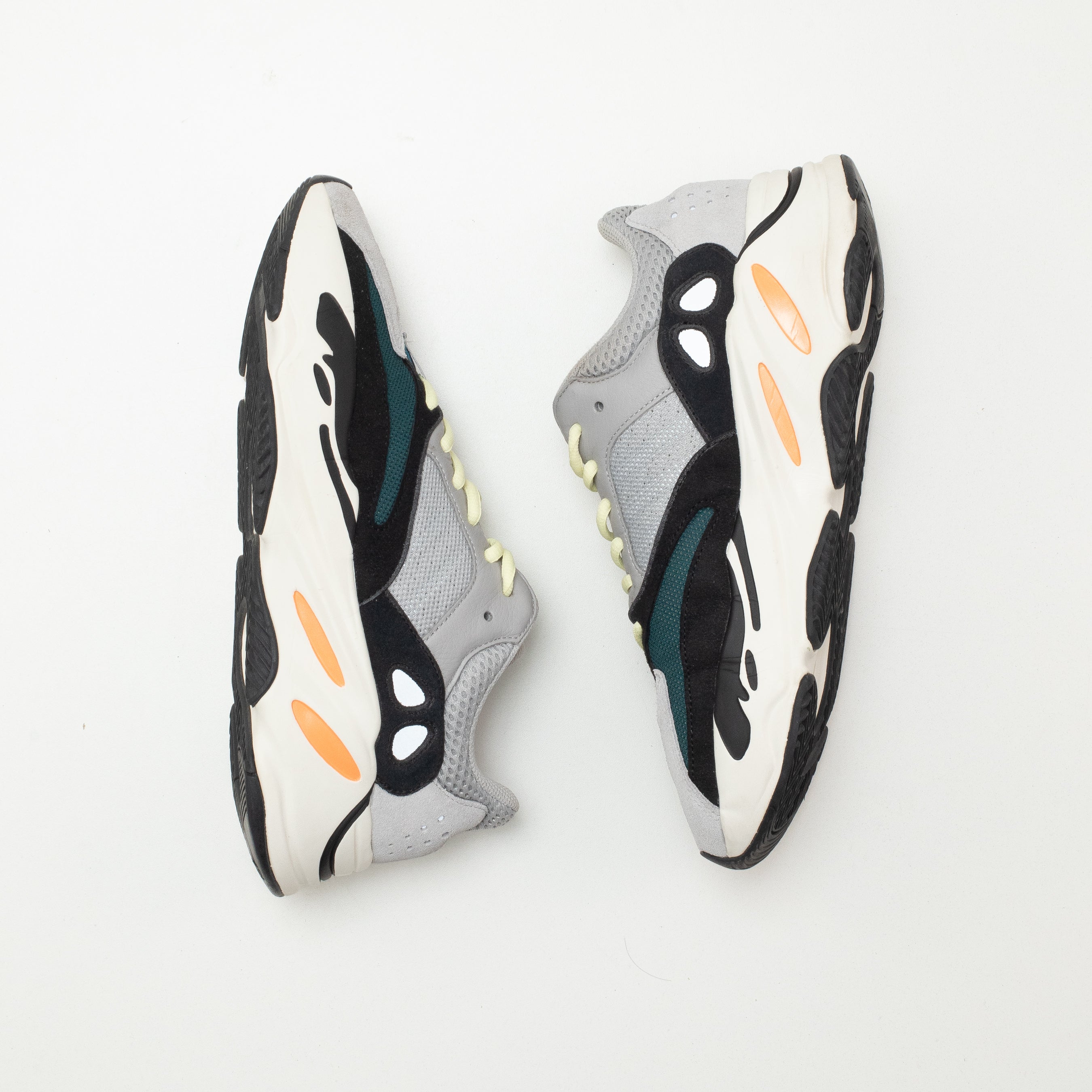 yeezy wave runner size 9.5