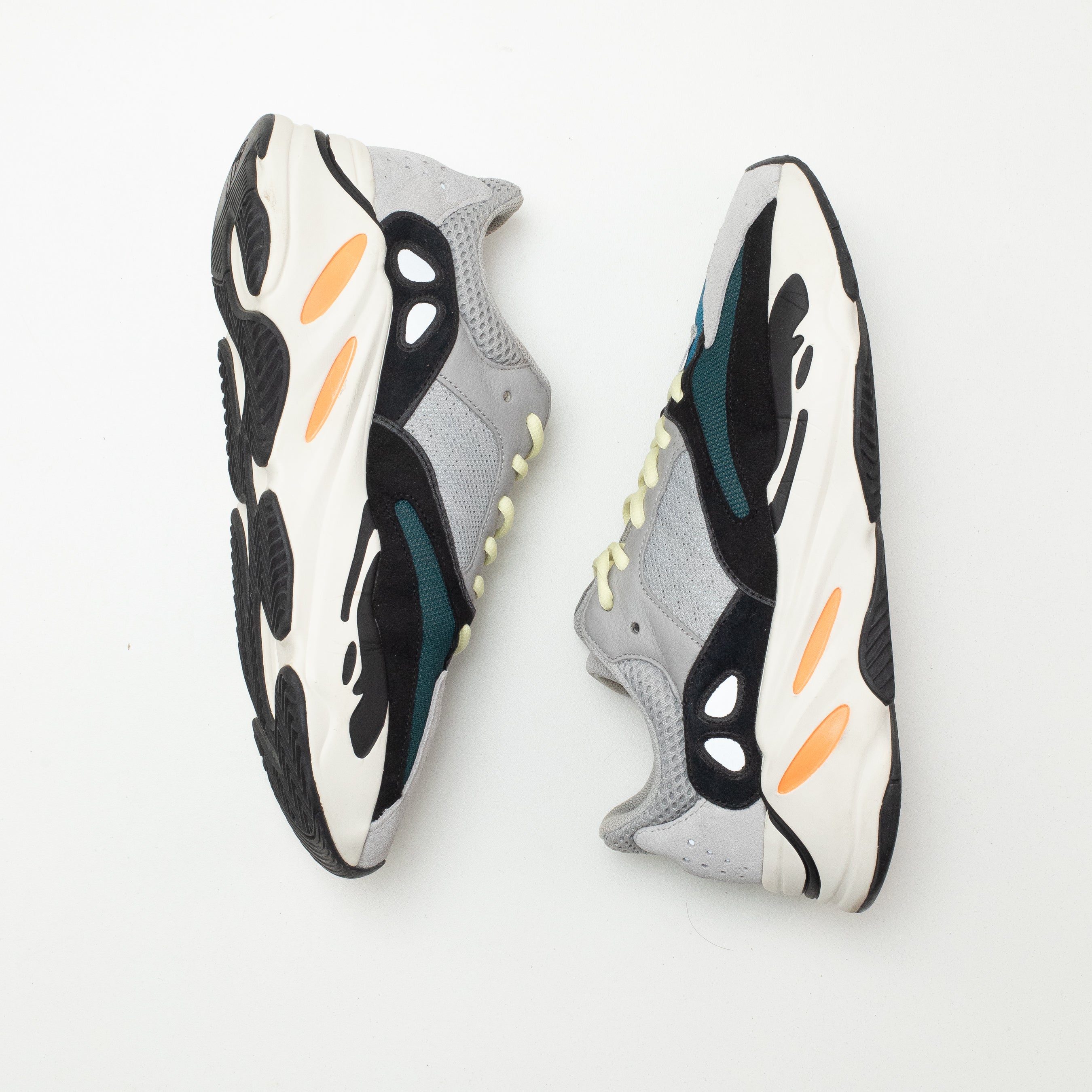 YEEZY BOOST 700 WAVE RUNNER [USED - SIZE 9.5]